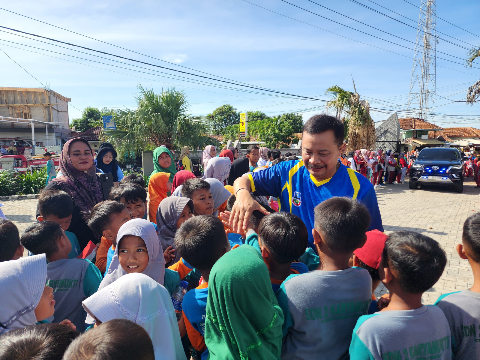 Pj. Bupati Garut Resmikan Lapangan Sepak Bola Cisanggiri di Kecamatan Cibalong