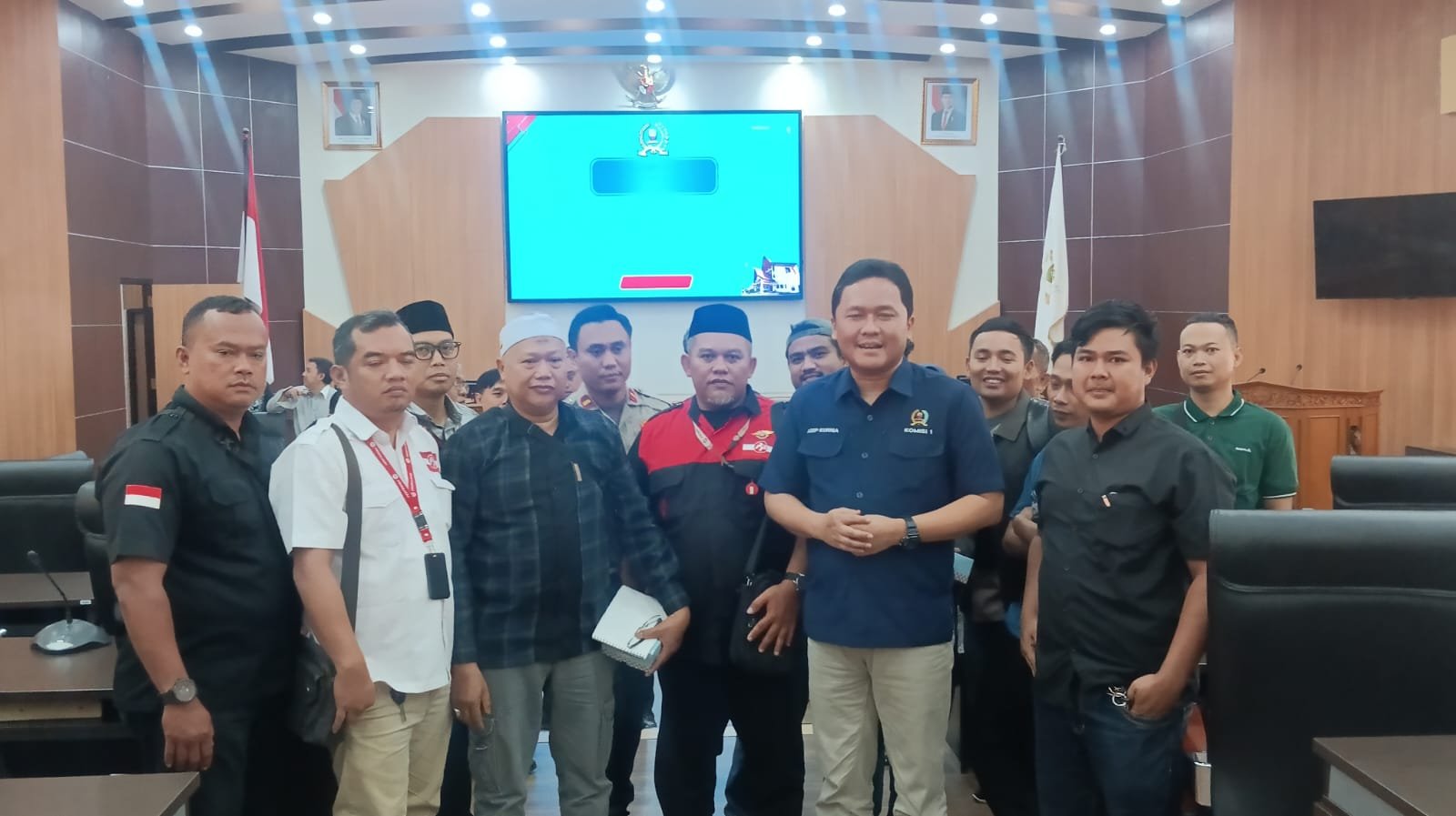 DPRD Sumedang Terima Audensi Warga dan Pelaku UMKM Terkait Operasional PO Bus Primajasa di Jatinangor
